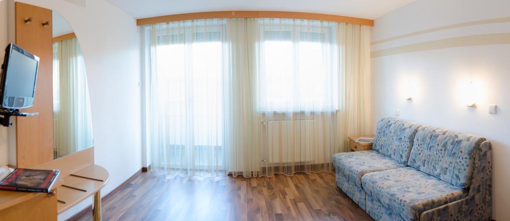 Garni Hotel Sonnleitenhof Caldaro Buitenkant foto